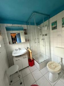 Koupelna v ubytování Gemütliches Häuschen an der Westküste Rügens + 21 fotografií