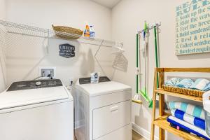 圣乔海滩Beach Access Port St Joe Home with Screened Patio!的相册照片