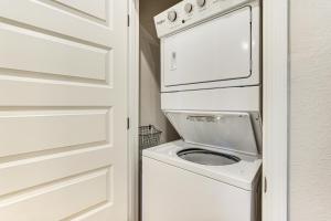 圣乔海滩Beach Access Port St Joe Home with Screened Patio!的相册照片