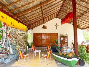 Ruang duduk di Casa Ingapura Treehouse Room - Povoado Bar da Hora - 15 min de canoa para Atins - Estilo B&B - Café da Manhã Simples - Conforto +9 gambar