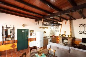 A seating area at Molino de Lucero, casa rural
