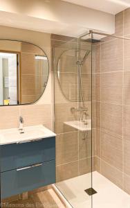 Ένα μπάνιο στο Gîte 2 pers massif des 3 pignons en forêt de Fontainebleau Le Vaudoué France