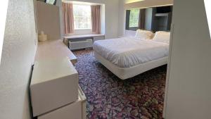 Postel nebo postele na pokoji v ubytování Motel 6 McAlester OK - South