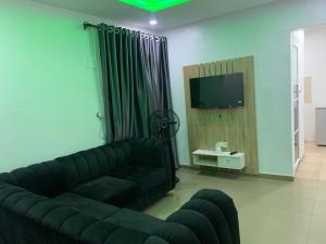 Televisyen dan/atau pusat hiburan di House 26 Apartment and Suites