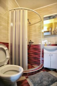 Ένα μπάνιο στο Apartments Simun
