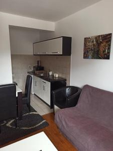 Dapur atau dapur kecil di Apartman Ðole