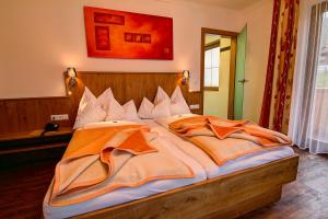 Letto o letti in una camera di Der Brückenhof Ramsau