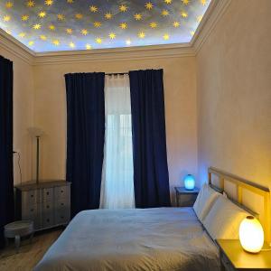 a bedroom with a bed with stars on the ceiling at Blu Oltremare camere bijoux in Varazze