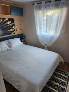 a bedroom with a white bed and a window at Oasis évasion méditerranéenne in Puget-sur Argens +25 photos
