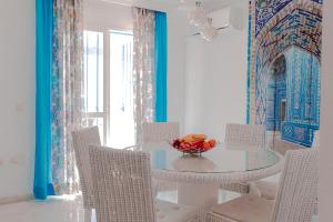 a dining room with a glass table and chairs at Casa Melina in Cala del Moral