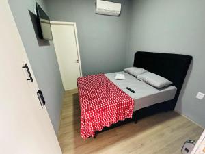ON HOSTEL II Gru Aeroporto Translado 24 hs客房内的一张或多张床位
