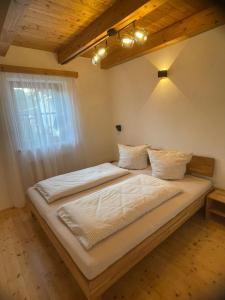 a large bed in a room with a window at Inntal Alpin Apartments - Niedere Munde in Telfs