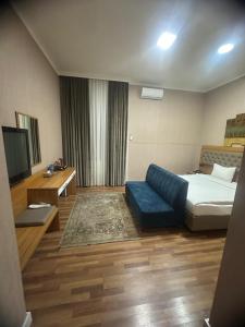 TV a/nebo společenská místnost v ubytování Hotel Empire Business Baku