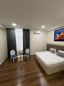 Postel nebo postele na pokoji v ubytování Hotel Empire Business Baku