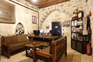 TV a/nebo společenská místnost v ubytování Ages in Cappadocia
