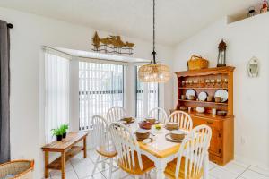 Kép 2 Mi to Water Sebastian Home with Heated Pool! szállásáról Sebastianben a galériában