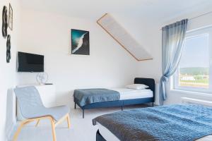 Posteľ alebo postele v izbe v ubytovaní Cichy Domek Apartamenty - Podgrzewany Basen, Plac Zabaw, Parking - Cicha i Spokojna Lokalizacja