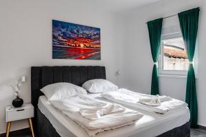 Ένα ή περισσότερα κρεβάτια σε δωμάτιο στο Apartments Strand