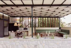 Balkón nebo terasa v ubytování Mnēmes Residence