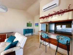 Χώρος καθιστικού στο 2 bedrooms bungalow with amazing view and private jacuzzi +29 φωτογραφίες