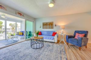 Photo de la galerie de l'établissement Private Balcony with Water Views Welaka Condo!, à Welaka