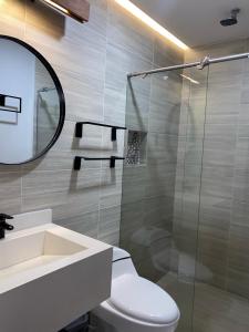 Koupelna v ubytování Kapital Suites