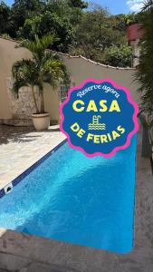 a sign for a casa de ferns near a swimming pool at Rio quente Casa de Férias in Rio Quente