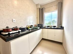 Your Home - Studios Boutique Hotel的厨房或小厨房