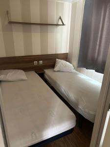 Postel nebo postele na pokoji v ubytování Mobil home au castellas marseillan