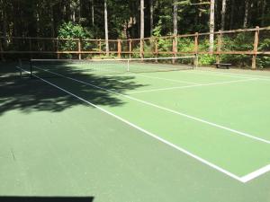 Tenis dan/atau kemudahan skuasy di Condo 91SW with a River View and close to Community Amenities atau berdekatan
