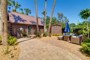 Vonkajšia záhrada v ubytovaní Fish On-Site Okeechobee Cabin with Pool Access