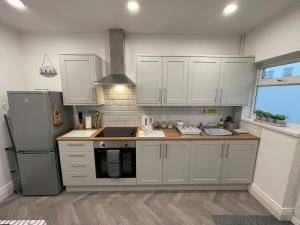 Η κουζίνα ή μικρή κουζίνα στο Beautiful House in Cleethorpes Beachfront Area sleeps up-to 6