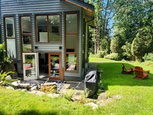a small house with glass doors on a yard at 2BD Guest Suite Sleeps 6 Near Downtown & Beach in West Vancouver