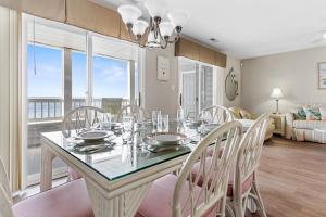 Fotografie z fotogalerie ubytování Bayfront Condo on 22nd St with Sunset Views, Balcony & Near Boardwalk Fun v destinaci Ocean City