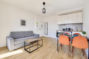 Kuchyňa alebo kuchynka v ubytovaní Résidence Paris Ivry House