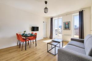 Televízia a/alebo spoločenská miestnosť v ubytovaní Résidence Paris Ivry House