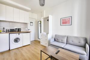 Kuchyňa alebo kuchynka v ubytovaní Résidence Paris Ivry House + 37 fotografií