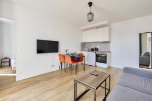 Kuchyňa alebo kuchynka v ubytovaní Résidence Paris Ivry House