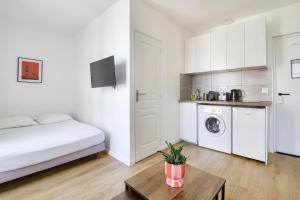Kuchyňa alebo kuchynka v ubytovaní Résidence Paris Ivry House