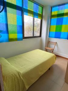 Postel nebo postele na pokoji v ubytování 1era linea de playa VILLA SALES Cullera Marenyet