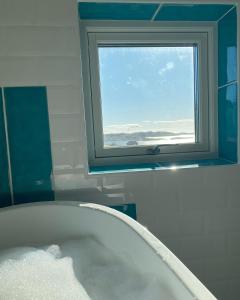 Galería fotográfica de Oceanfront Coolcation on West Coast with incredible ocean views! en Kungshamn