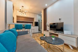 a living room with a couch and a table at Gorski Elegance Apartments Premium in Zlatibor
