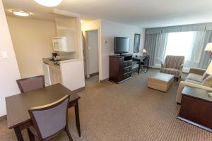 TV a/nebo společenská místnost v ubytování Campus Tower Suite Hotel