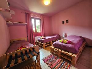 A bed or beds in a room at Villa Iris -Pet friendly stay - garden - private parking- Bike friendly holiday house