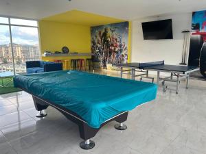 TV o dispositivi per l'intrattenimento presso Seafront Apartment Infinity Pool Rooftop