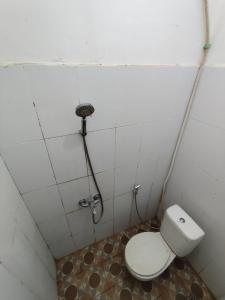Ένα μπάνιο στο Backpacker Papa Jo Sejahtera Homestay