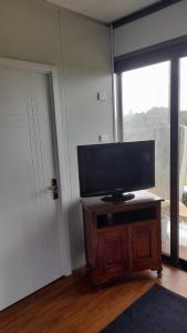 TV a/nebo společenská místnost v ubytování Narnoomia Farm Cottage
