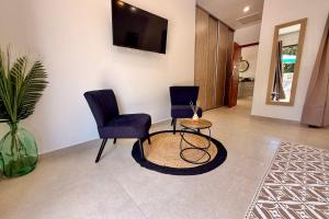Villa Moea private pool confort & serenity in Pirae - AC- Wifi - 3 bdr的电视和/或娱乐中心