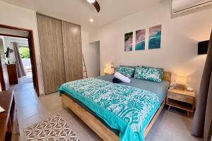 Villa Moea private pool confort & serenity in Pirae - AC- Wifi - 3 bdr客房内的一张或多张床位
