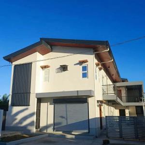 Το κτήριο όπου στεγάζεται  το διαμέρισμα